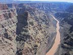 Flyger över Colorado river och Grand Canyon med helikopter